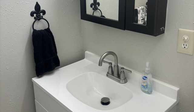 Charming 3-bedroom house in pleasant Bedford. 20 minutes from Bloomington!