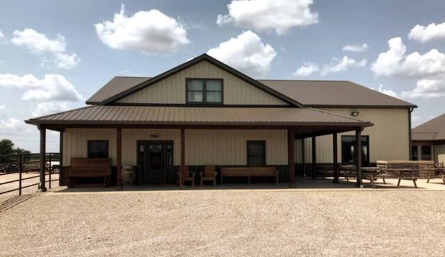 Charming 3-bedroom house at Heartland Farms in Bourbon,MO