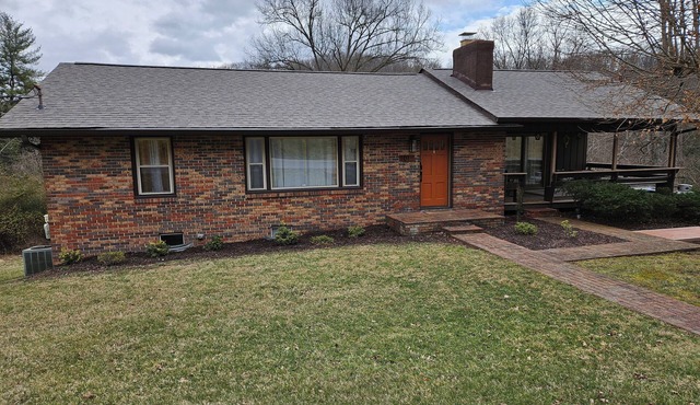 Charming 3-bedroom house with 1000sqft arcade style game room in awesome Bristol