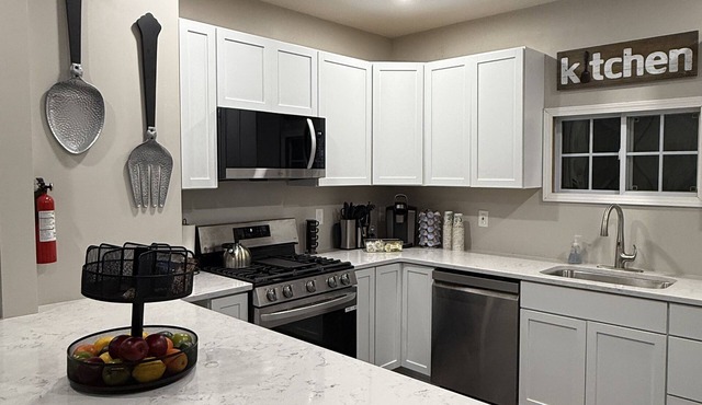 Charming 3-bedroom house with WiFi and AC in enjoyable Buffalo.