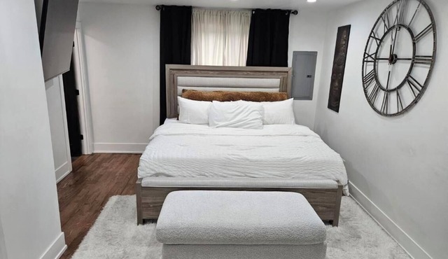 Charming 3-bedroom house in brilliant Chicago with WiFi, AC, plenty of sleeping.