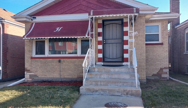 Charming 3-bedroom house with AC and WiFi in phenomenal Chicago