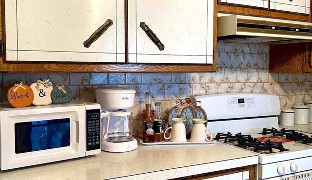 Charming 3-bedroom house with AC, WiFi in Clayton