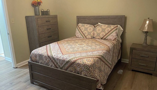 Charming 3-bedroom house with WiFi, AC in welcoming Conyers
