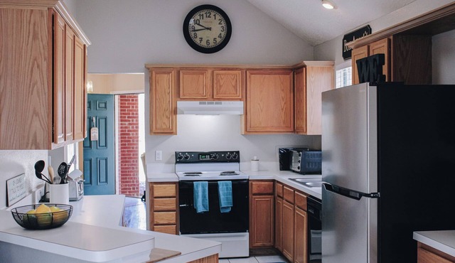 Charming 3-bedroom house with High Speed Internet - 5 minutes from lake!