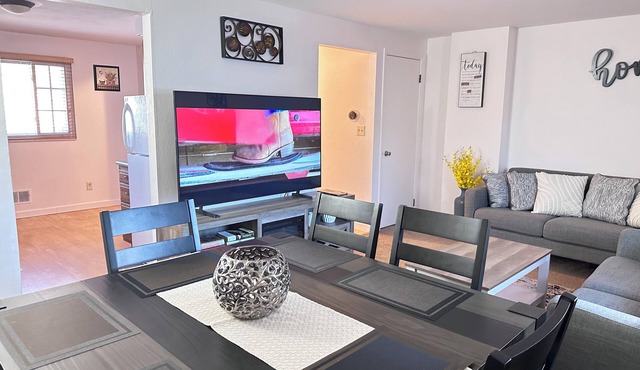 Charming 3-bedroom house in Delmont with WiFi and AC