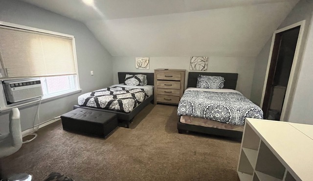 Charming 3-bedroom house with AC and WiFi in phenomenal Detroit 420 friendly