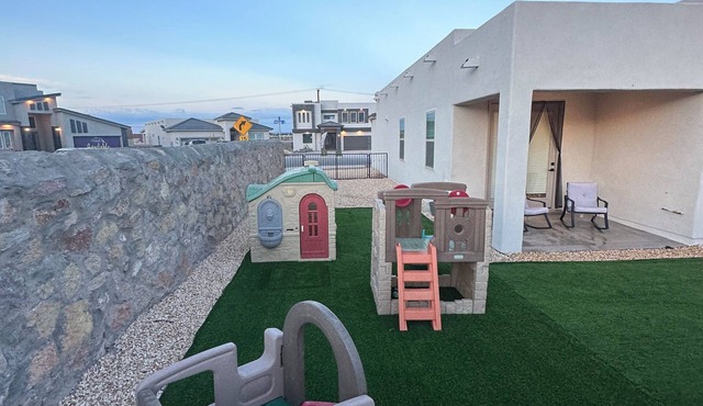 Charming 3-bedroom house in marvelous Horizon with WiFi, AC