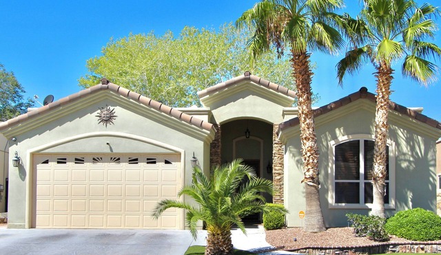 Charming 3-bedroom house with backyard kitchette in sunny El Paso