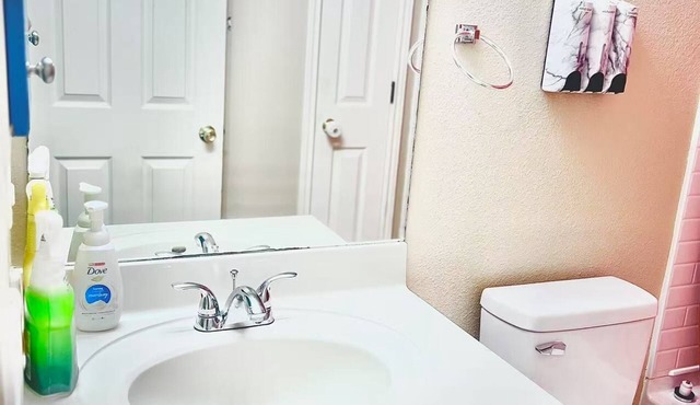 Charming 3-bedroom house in Helotes with AC, WiFi