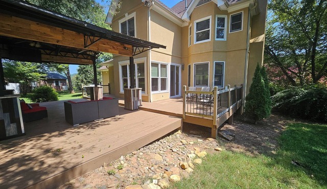 Charming 3-bedroom house with WiFi, AC in serene Hickory