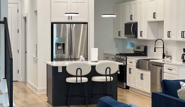 Charming 3-bedroom house with WiFi and AC in beautiful Houston