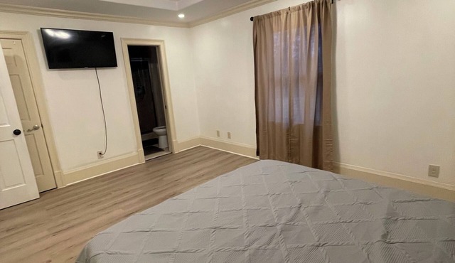 Charming 3-bedroom house in Lilburn with WiFi and AC