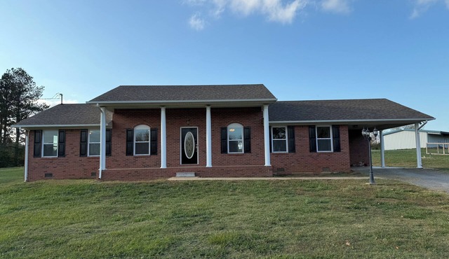 Charming 3-bedroom house with WiFi and AC in beautiful Loretto