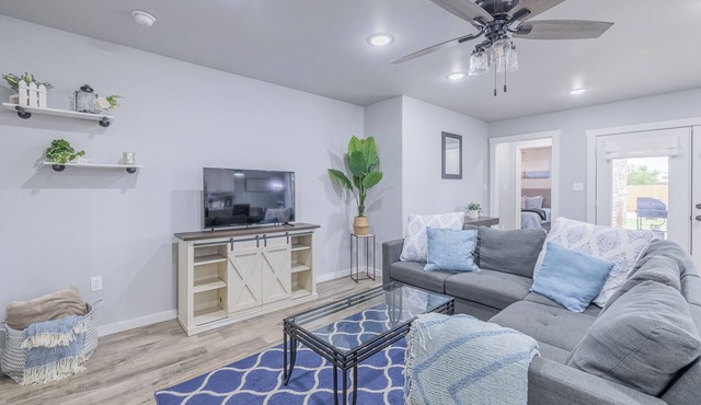 Charming 3-bedroom house near West End Shopping Center!