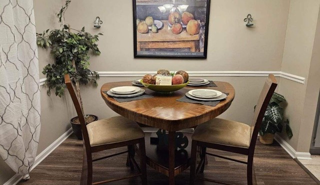 Charming 3-bedroom house with WiFi, AC in fabulous Memphis