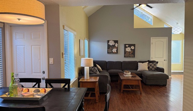 Charming 3-bedroom house in delightful Modesto with AC