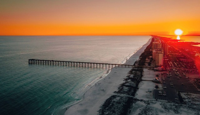 Charming 3-bedroom house with WiFi, AC 4.6 miles away from Navarre beach.