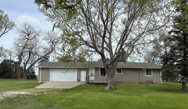 Charming 3 bedroom house in NE Sandhills on Hwy 20 outside yard for pets horses