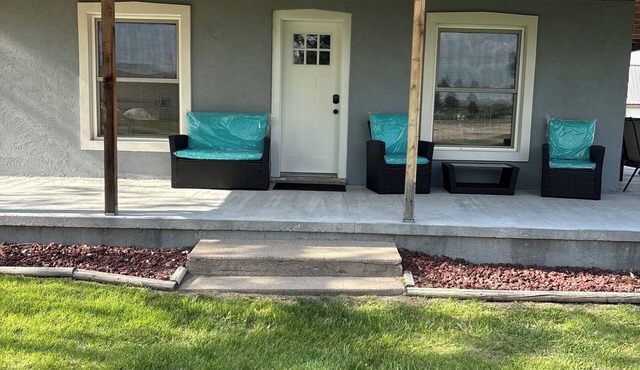 Charming 3-bedroom house in wonderful town of Oshkosh, family and pet friendly!