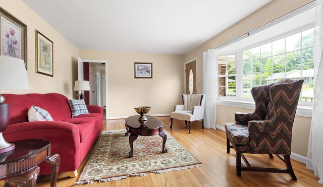 Charming 3-bedroom house with AC in Raleigh for your stay