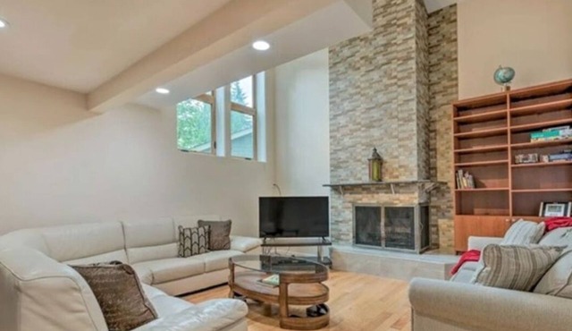 Charming 3-bedroom house with WiFi in awesome Redmond