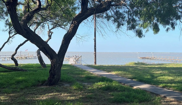 Charming 3-bedroom house in brilliant Riviera with AC, WiFi, and Private pier!