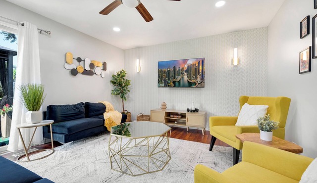 Charming 3-bedroom house in Roselle with Game room & fitness room