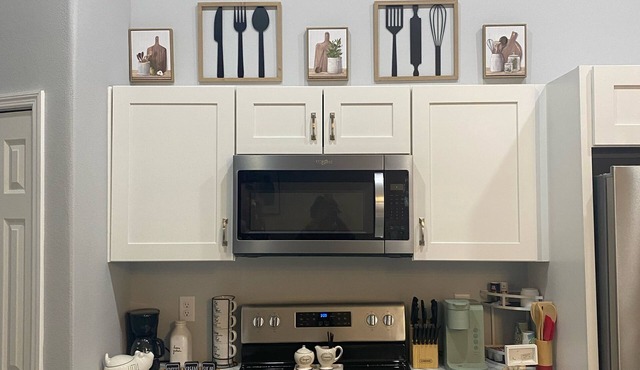 Charming 3-bedroom house in lovely Sanford with WiFi and AC