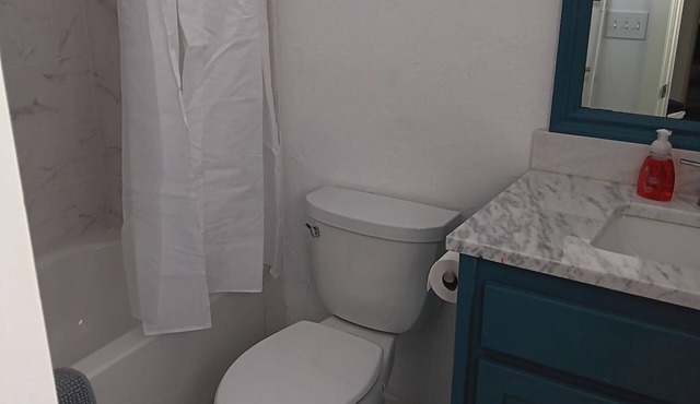 Charming 3-bedroom house in Shawnee with WiFi and AC