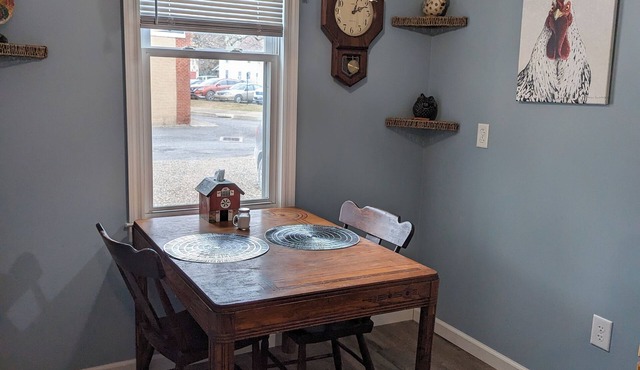 Charming 3-bedroom house in serene Sunbury with AC, WiFi