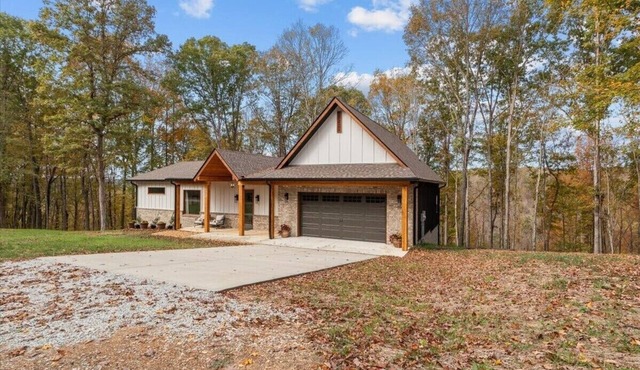 Charming 3-bedroom house 1.5 miles from Cuba Landing Marina in Waverly.
