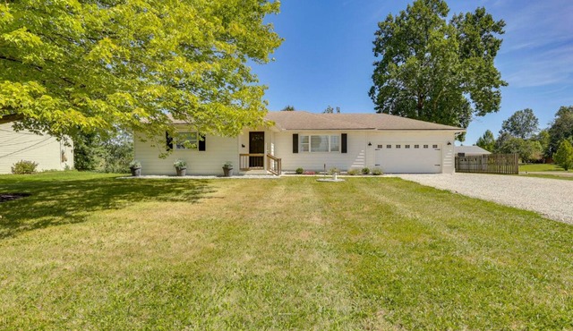 Charming 3-bedroom house in Wooster with TV & WiFi