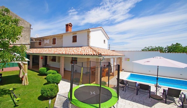 Charming 3-bedroom house with private pool and beautiful garden