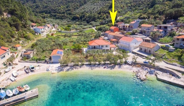 Charming 3-bedroom house in Croatian nature with a view and right by the sea
