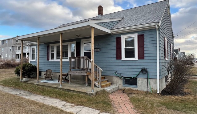 Charming 3-bedroom house in Hull perfect for relaxing at the beach!