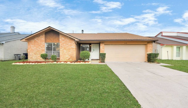 Charming 3-bedroom house in lovely Katy with WiFi, sleeps 8.