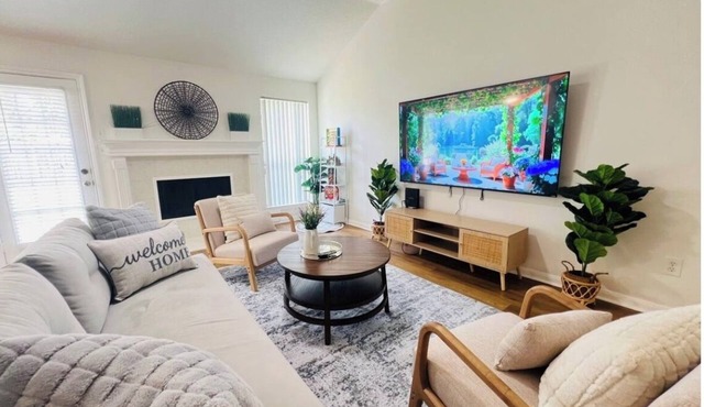 Charming 3-bedroom house in delightful Katy! Perfect for family groups!