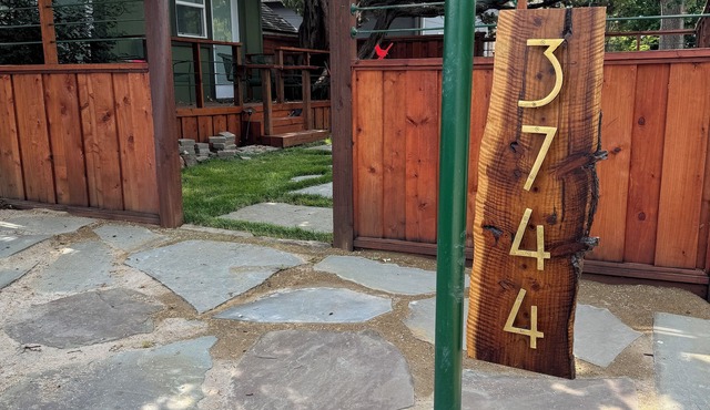 Charming 3-bedroom house in the Napa Valley with a Cooks Kitchen. 30 day stay.