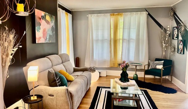 Charming 3-bedroom house with pool table