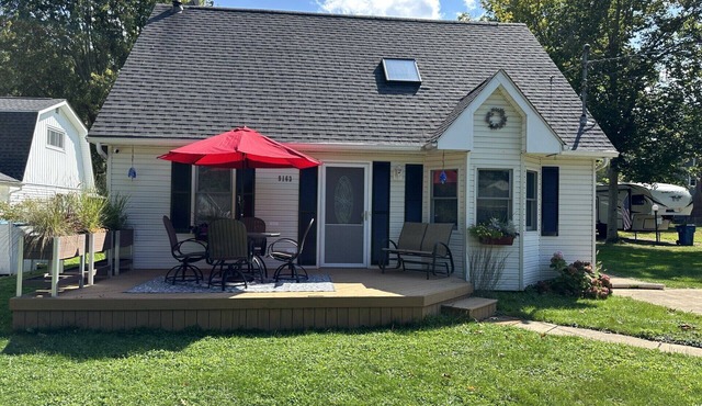 Charming 3-bedroom house with WiFi, A/C on Lakeside Rd in Angola, NY