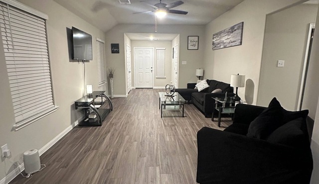 Charming 3-bedroom house in marvelous Arcola with AC, WiFi