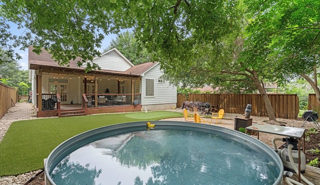 Charming 3-bedroom house in lovely Austin with AC, WiFi, Pool and Pitch & Putt
