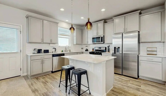 Charming 3-bedroom house with fabulous Hillview
