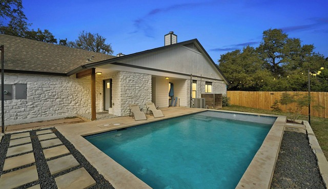 Charming 3-bedroom house with an Amazing pool and Outdoor Hangout Area