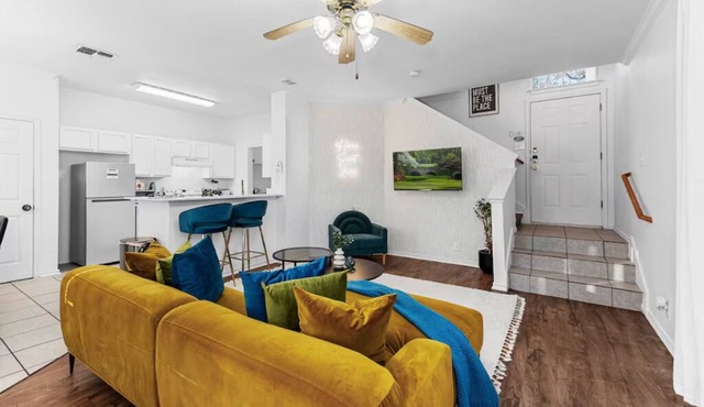 Charming 3-bedroom house with AC and WiFi in awesome Austin!