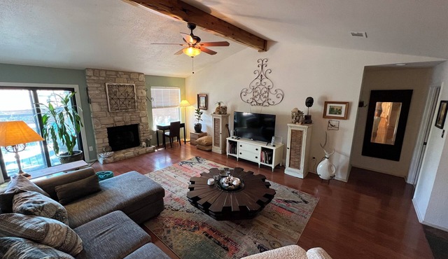 Charming 3-bedroom house 20 min. To downtown Austin, 20 min. To Dripping Springs