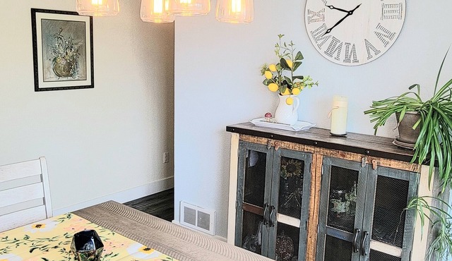 Charming 3-bedroom house in peaceful Bandon perfect for extended getaway