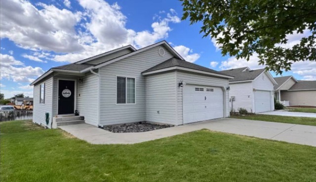 Charming 3-bedroom house in beautiful Cheney with AC