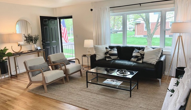 Charming 3-bedroom house with fenced yard in a quiet neighborhood Dog Friendly